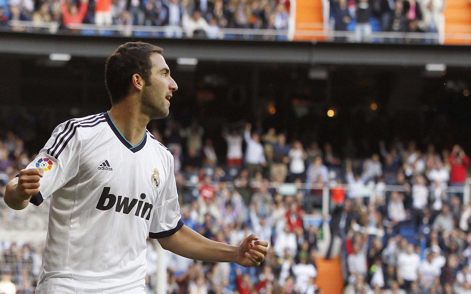 崛起江淮点燃绿茵激情！淮安主场Tifo震撼全场，超燃氛围铸就足球之夜