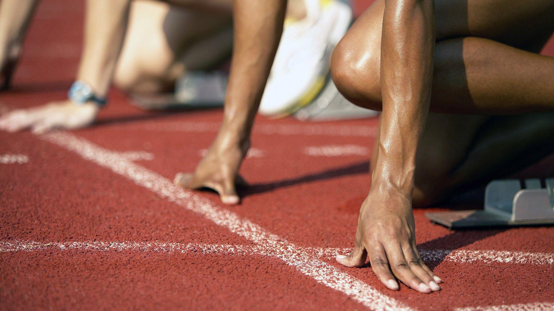 雄鹿阵容变迁引关注，利拉德媒体日感叹豪华阵容仅剩字母哥留守